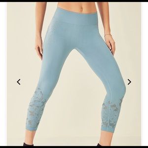 Elise Floral Lace Seamless Capri